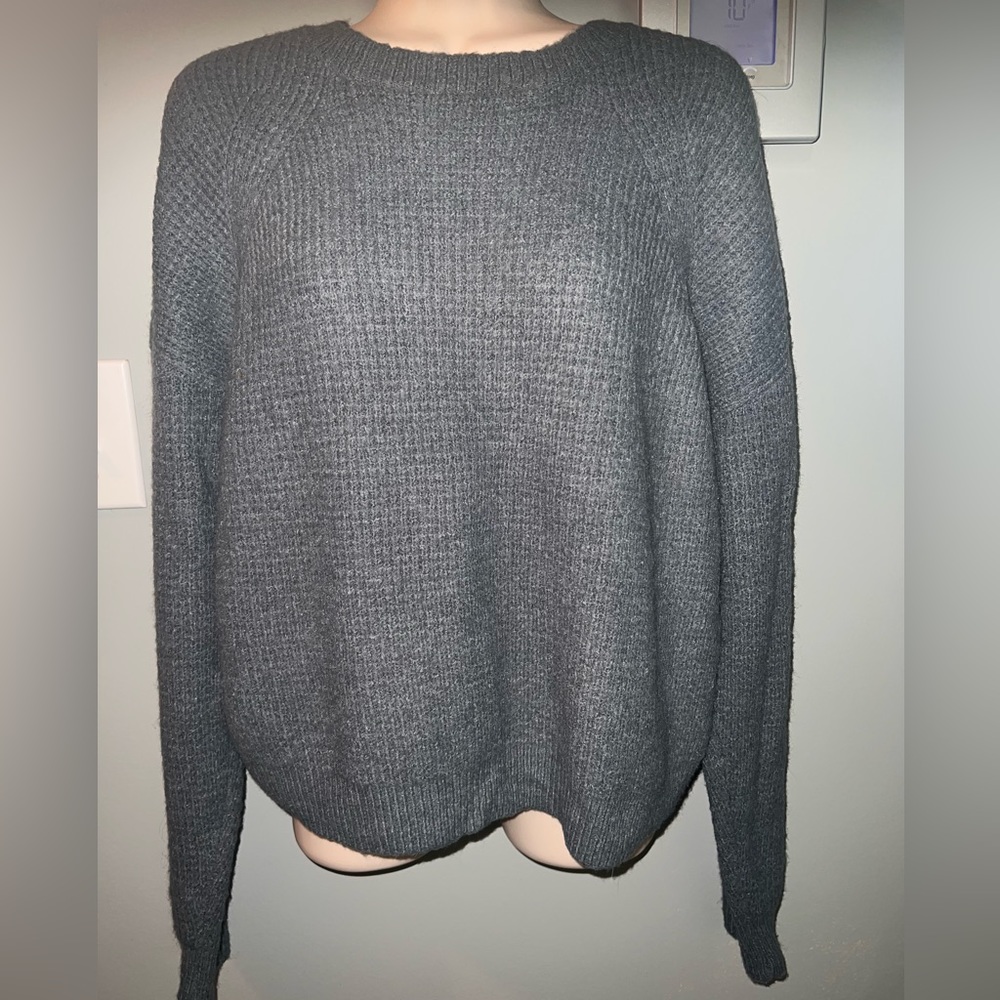 Blue Sweater / Beautiful color! Size L - Short